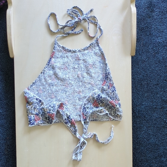 The Hanger Crop Tie Back Halter Top Floral Print With Smocking Size Medium - Picture 2 of 7